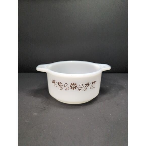 Pyrex Daisy‎ Brown Flower Casserole Dish, Vintage Milk Glass Dynaware Pyr-o-rey - Picture 1 of 8